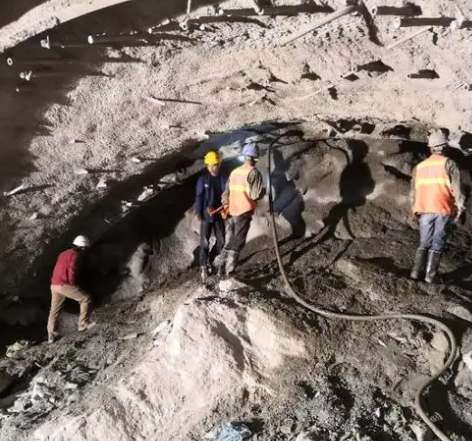开州拱顶带模注浆料的施工流程及注意事项